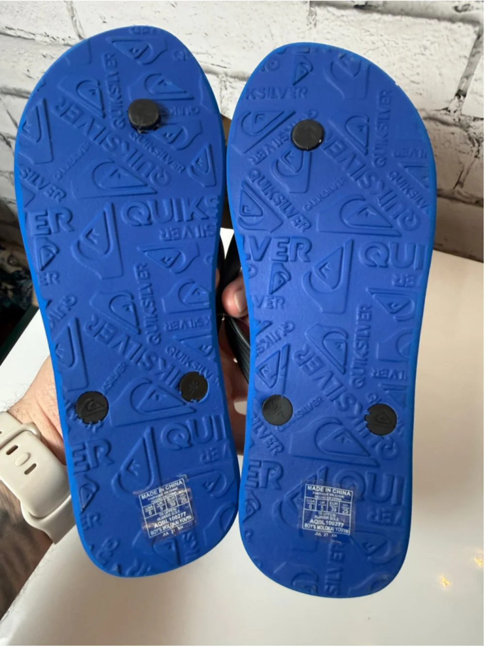 Boys Youth Quiksilver Flip-Flops Sandals Size 6 Blue and Black Molokai NEW
